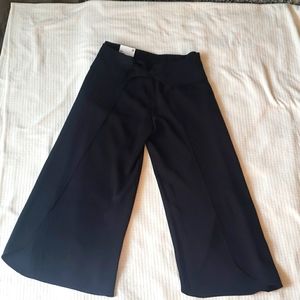 Express Crop High Rise 2 Petite in Black